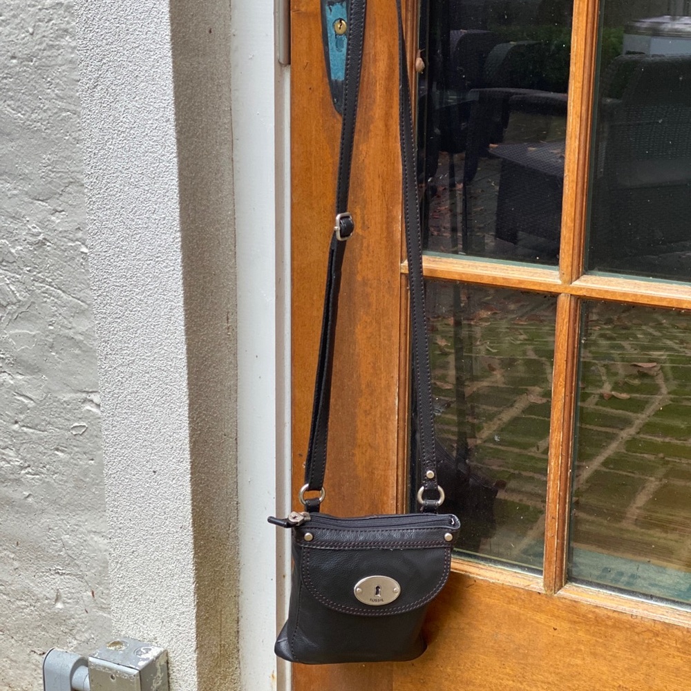 Black Fossil Crossbody/Shoulder Bag with Keyhole - Picture 8 of 8